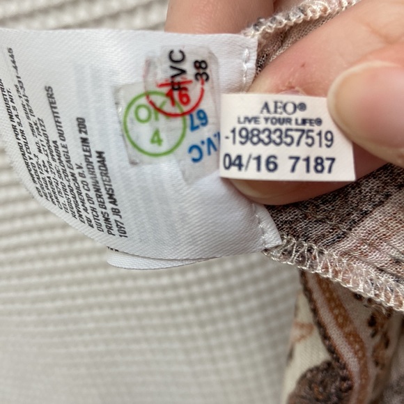 Women’s American Eagle tan and cream floral boho off the shoulder top. Size M - Picture 10 of 11